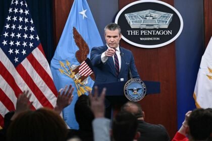 U.S. Defense Department briefing journalists during the escalating Iran–U.S. conflict in 2026.